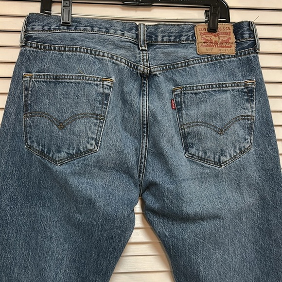 Levi’s 501 Classic Blue Men's Jeans Button Fly - Picture 2 of 4